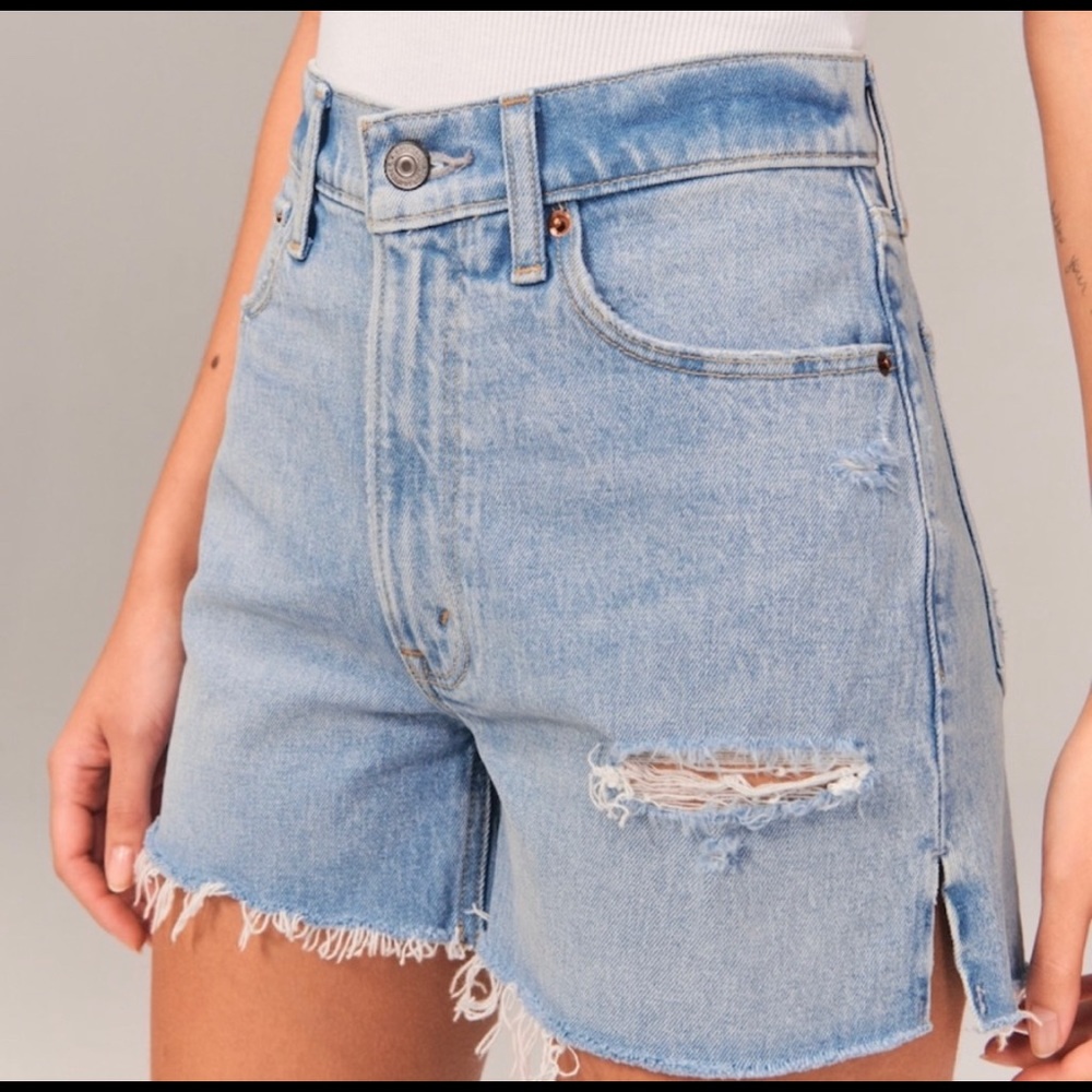 Abercrombie high rise 4 inch mom shorts